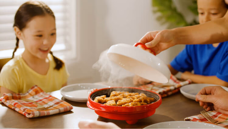family enjoying meal cooked with turborocketchef grill pan