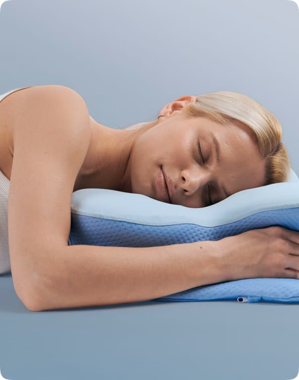 woman peacefully sleeping on a supportive derila ergo pillow