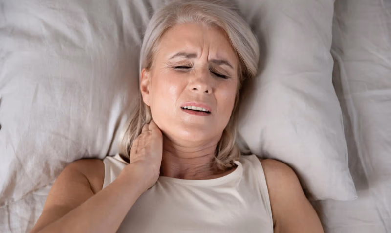 woman with neck pain before zenfluffsleep